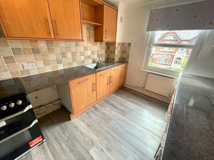 2 Bedroom Flat To Rent In Byron Road, Worthing, West Sussex, BN11