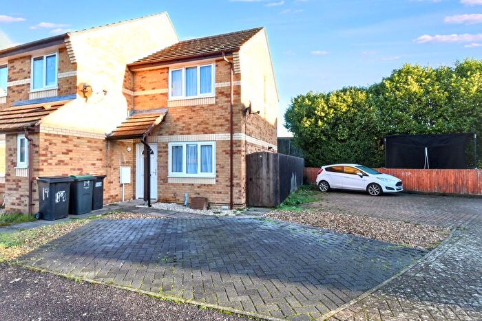 1 Bedroom Semi-Detached House For Sale In Nutwood Close, Bedford, MK41