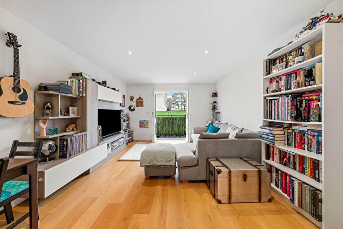 2 Bedroom Apartment For Sale In Pinnata Close, Enfield, EN2