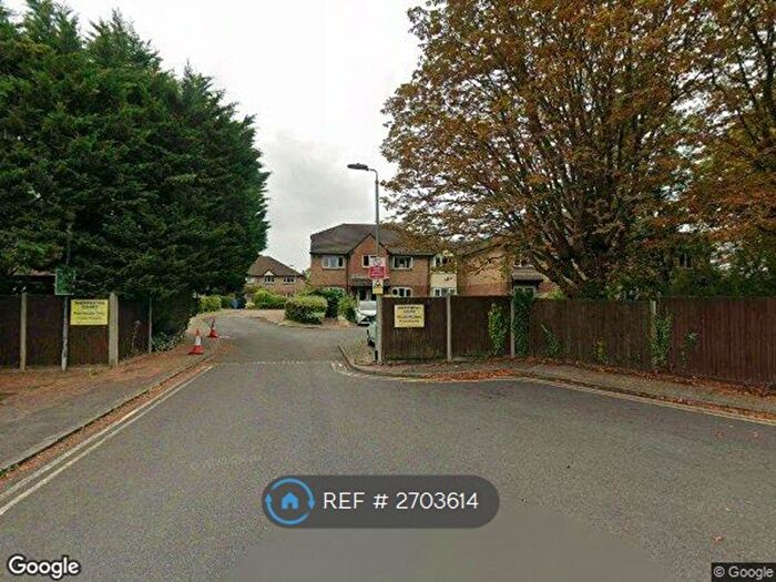 1 Bedroom Flat To Rent In Shepperton Court, Shepperton, TW17