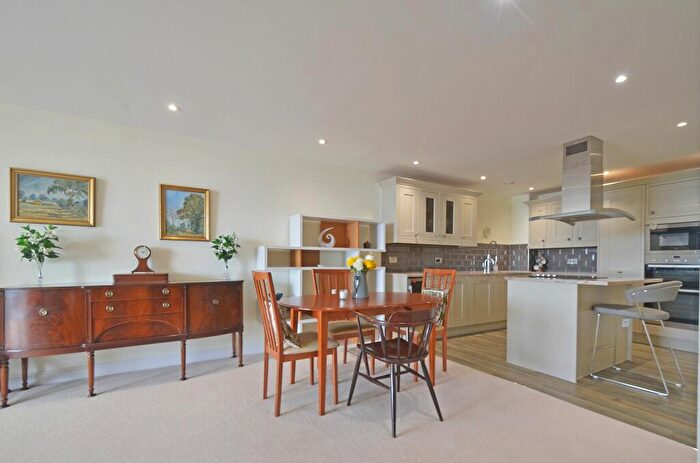 2 Bedroom Apartment For Sale In Sea Road, Carlyon Bay, PL25