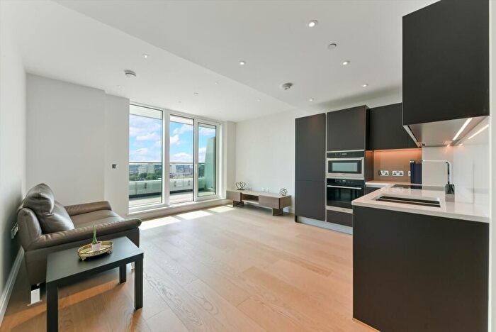 1 Bedroom Flat To Rent In Valetta House, Queenstown Road, London, Uk, SW11
