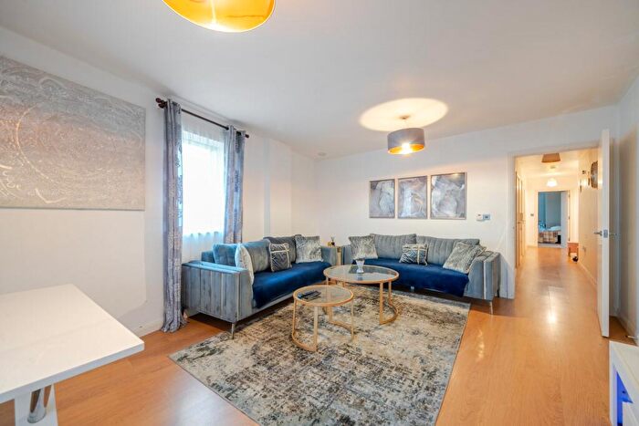 2 Bedroom Flat For Sale In Albert Road, Queens Park, London, NW6