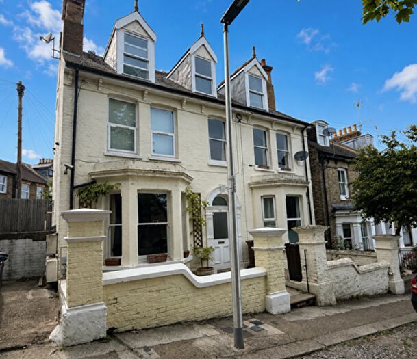 1 Bedroom Apartment To Rent In Albany Road, Rochester, ME1