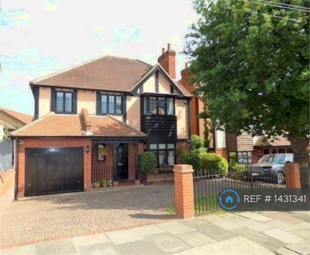 4 Bedroom Detached House To Rent In Somerville Gardens, Leigh-On-Sea, SS9