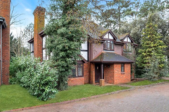 4 Bedroom Detached House To Rent In Chadworth Way, Claygate, KT10