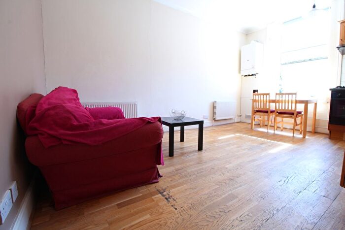1 Bedroom Flat To Rent In Nayim Place, Amhurst Road, Hackney, E8