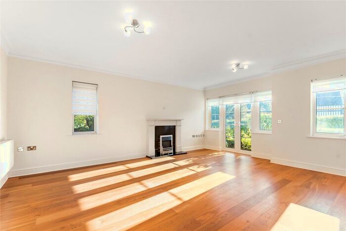 3 Bedroom Apartment To Rent In North Park, Chalfont St. Peter, Gerrards Cross, SL9