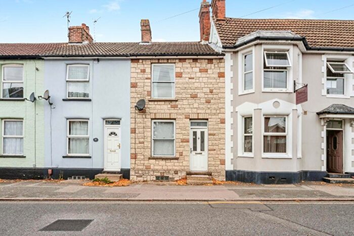 2 Bedroom Terraced House For Sale In Victoria Road, Bletchley, Milton Keynes, Buckinghamshire, MK2