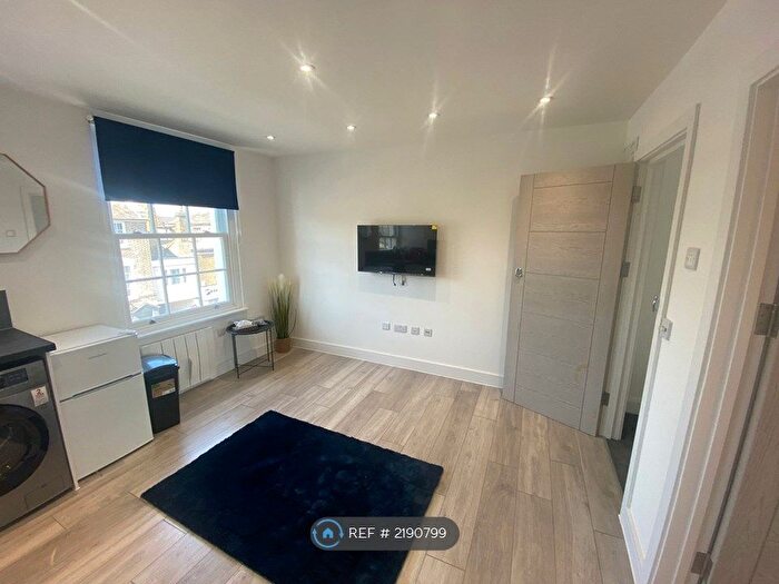 1 Bedroom Flat To Rent In Parrock Street, Gravesend, DA12