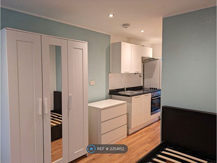 Studio To Rent In Calcot, Reading, RG31