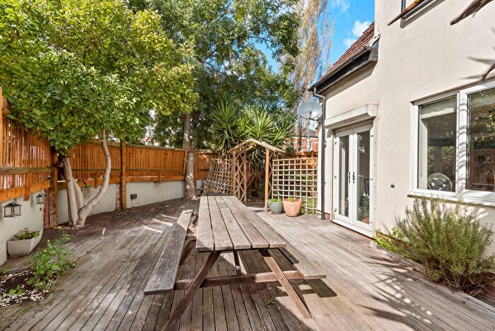 2 Bedroom Flat For Sale In Cavendish Road, SW12