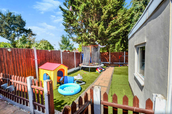 3 Bedroom End Of Terrace House To Rent In Treswell Road, RM9