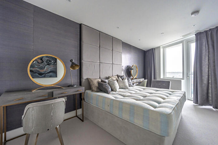 2 Bedroom House To Rent In Lombard Wharf, London, SW11