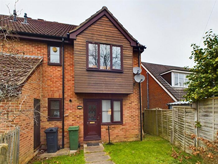 2 Bedroom Apartment To Rent In Linton Close, Tadley, Hampshire, RG26