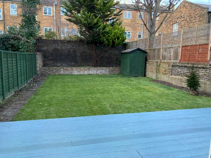 3 Bedroom Flat To Rent In Very Near Mattock Lane Area, Ealing Walpole Park Area, W5