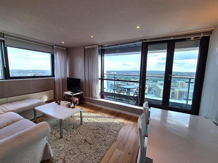 2 Bedroom Flat To Rent In Water Lane, Leeds, LS11