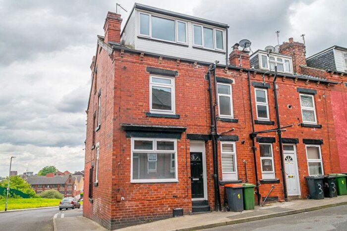2 Bedroom Terraced House To Rent In Aviary Mount, Leeds, LS12