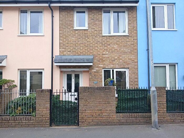 2 Bedroom Maisonette For Sale In Wantz Road, Maldon, Essex, CM9