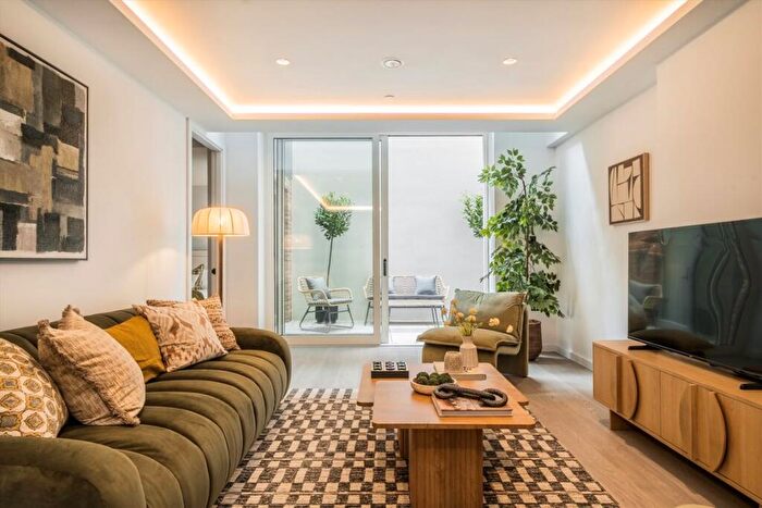 3 Bedroom Flat For Sale In Lamb Lane, Lamb Mews, E8