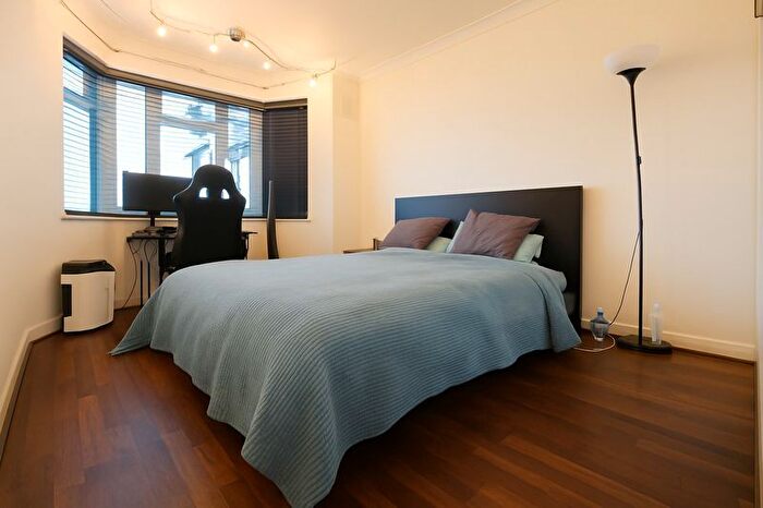 1 Bedroom Flat To Rent In Fordwych Court, Shoot Up Hill, NW2