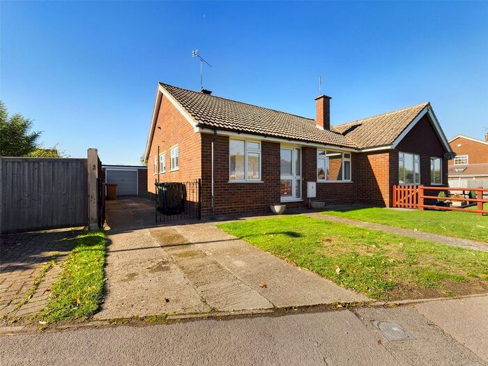 2 Bedroom Bungalow To Rent In Springfield Gardens, Chinnor, Oxfordshire, OX39