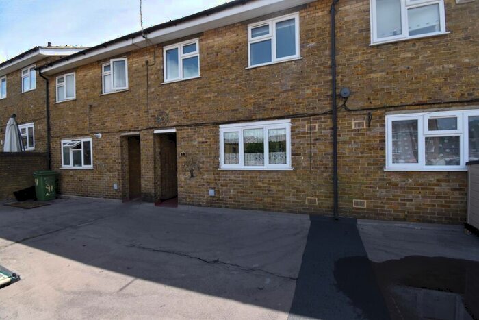 2 Bedroom Flat To Rent In Nuxley Road Belvedere, DA17