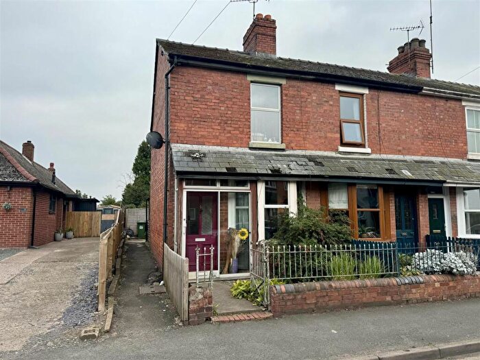 3 Bedroom End Of Terrace House For Sale In Grandstand Road, Hereford, HR4