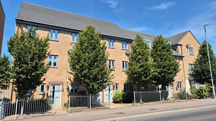 4 Bedroom Town House To Rent In College Drive -, LU5