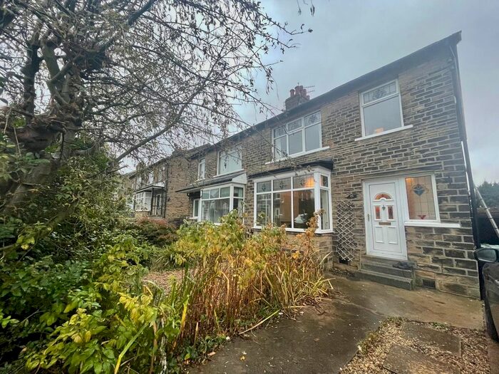 3 Bedroom Property To Rent In Fieldway, Clayton, Bradford BD14