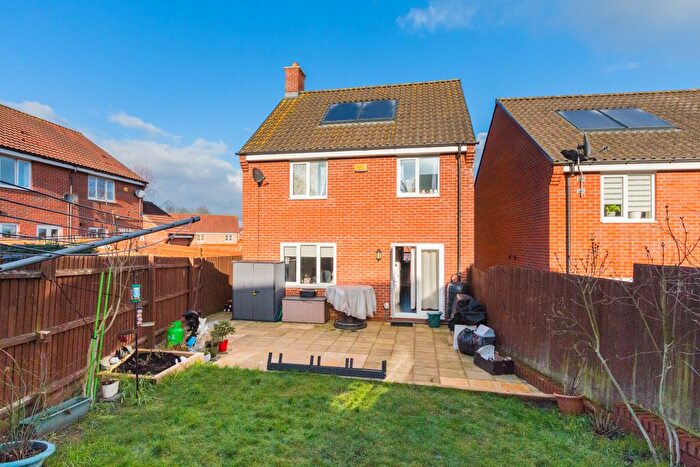 3 Bedroom Detached House For Sale In Harrington Road, Irthlingborough, NN9