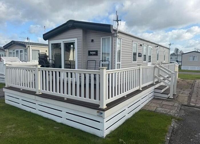 2 Bedroom Caravan For Sale In Two Bed Abi Roxbury, Chichester Lakeside Holiday Park, Vinnetrow Road, Chichester, West Sussex, PO20