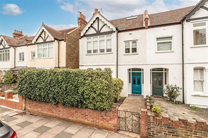 2 Bedroom Flat For Sale In Kingston Road, Teddington, TW11