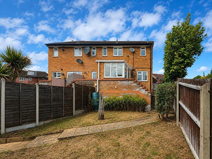 3 Bedroom Semi Detached House For Sale In Acres Way, Drayton, Norwich, NR8