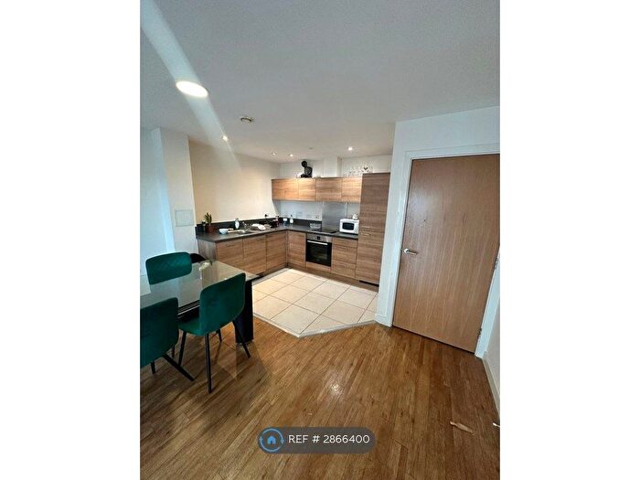 2 Bedroom Flat To Rent In Commercial Road, London, E14