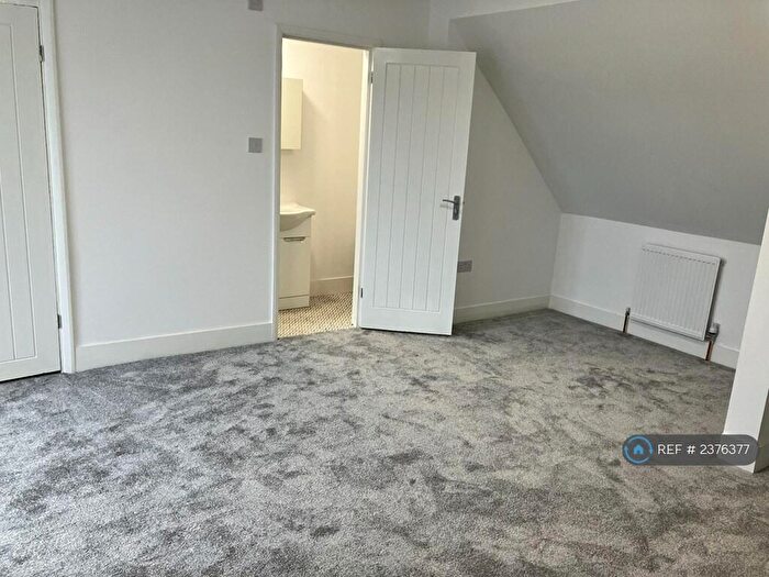 2 Bedroom Flat To Rent In Upper Elmers End Road, Beckenham, BR3