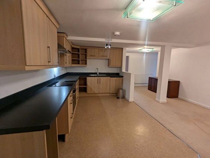 3 Bedroom Maisonette To Rent In Grove Place, Clydach Road, Morriston, SA6