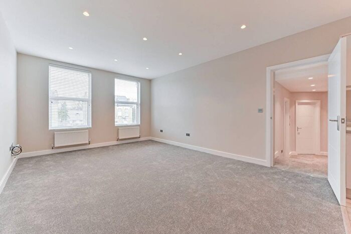 2 Bedroom Flat To Rent In Dunheved Road North, Croydon, Thornton Heath, CR7