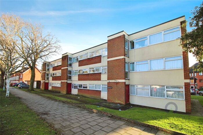 2 Bedroom Flat For Sale In Linden Road, Bedford, Bedfordshire, MK40