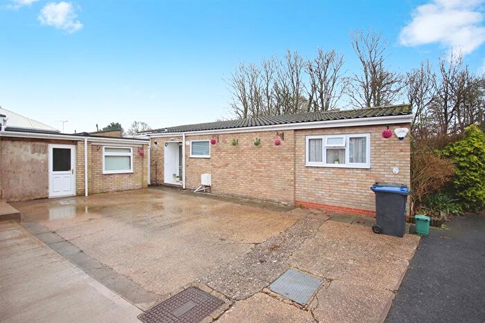 3 Bedroom Detached Bungalow For Sale In Stidfall Grove, Leamington Spa, CV31