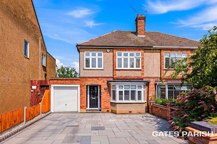 3 Bedroom Semi-Detached House For Sale In Ockendon Road, Upminster, RM14