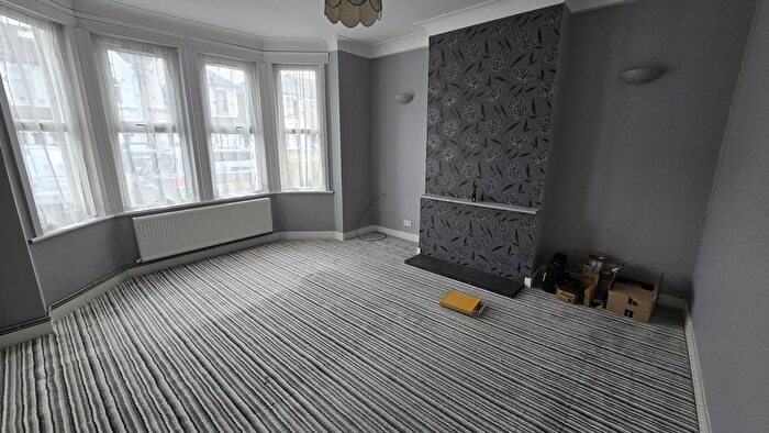 6 Bedroom Terraced House To Rent In Wellesley Road, Ilford, Essex, IG1