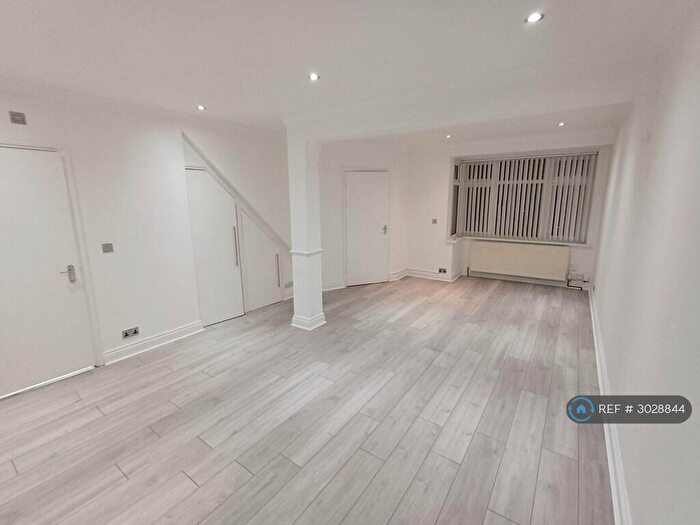 4 Bedroom Terraced House To Rent In Rothbury Avenue, Rainham, RM13