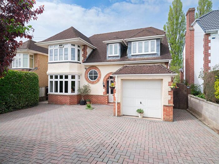 5 Bedroom Detached House For Sale In Yewstock Crescent West, Chippenham, SN15