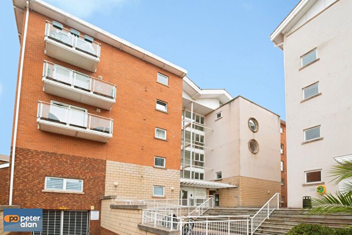 2 Bedroom Flat For Sale In Lynton Court, Cardiff, CF10
