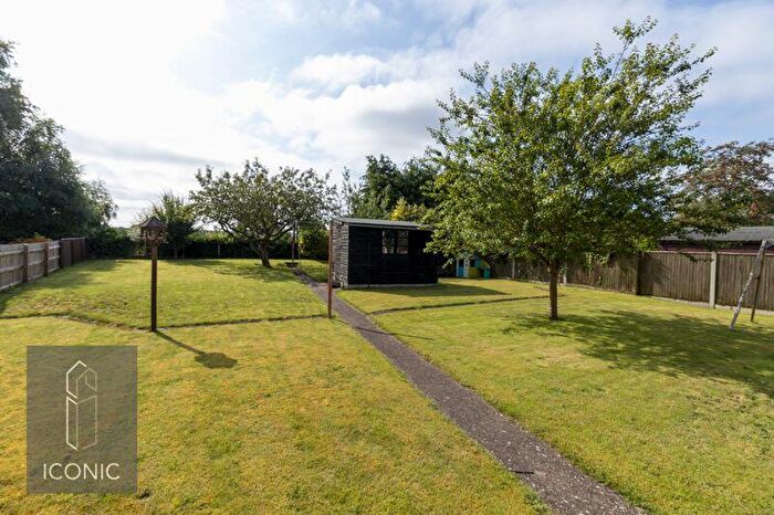 3 Bedroom Chalet For Sale In The Street, Felthorpe, Norwich, NR10
