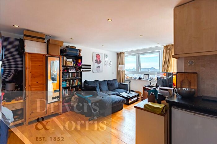 Apartment To Rent In Park House, Seven Sisters Road, Finsbury Park, London, N4