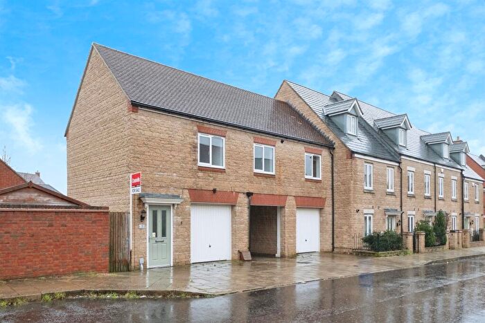 2 Bedroom House For Sale In Ascot Way, Bicester, OX26