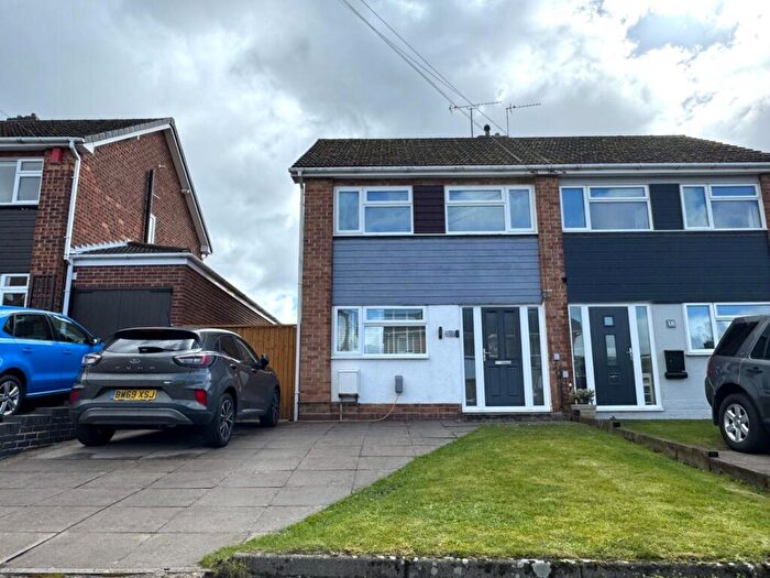 3 Bedroom Semi Detached House For Sale In Kings Road, Swadlincote, DE11