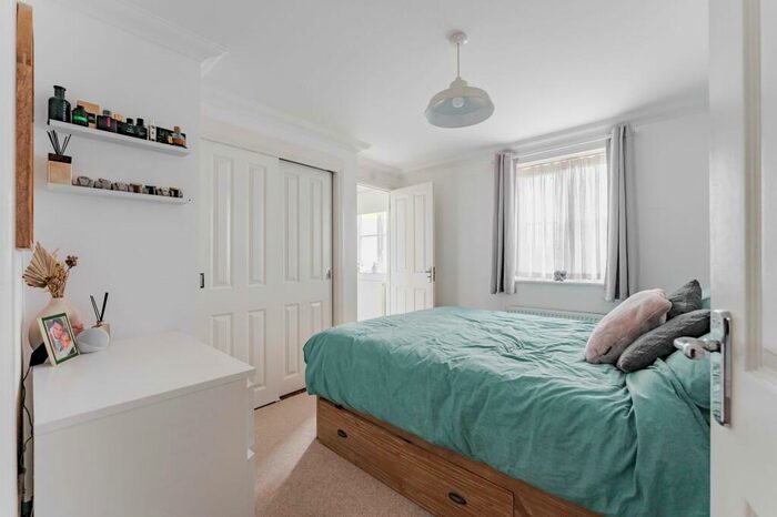 2 Bedroom Apartment For Sale In St. James Park Road, Northampton, NN5